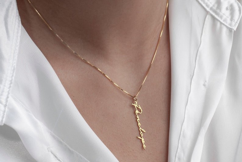 Personalized Vertical Name Necklace – Minimalist Handwriting Style Jewelry